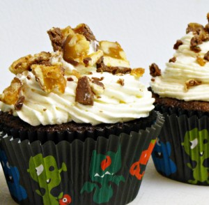 Candy-Bar-Cupcakes-28