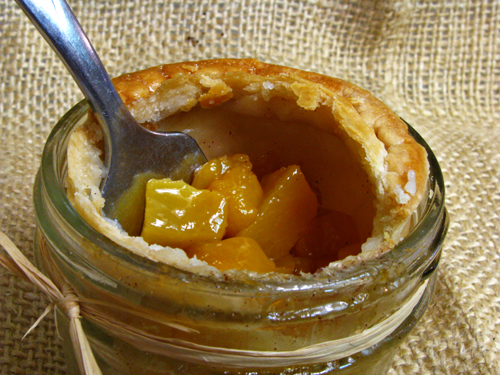 Mini Peach Pies in a Jar -- cute, personal-sized pies with an easy filling you make from fruit cups!