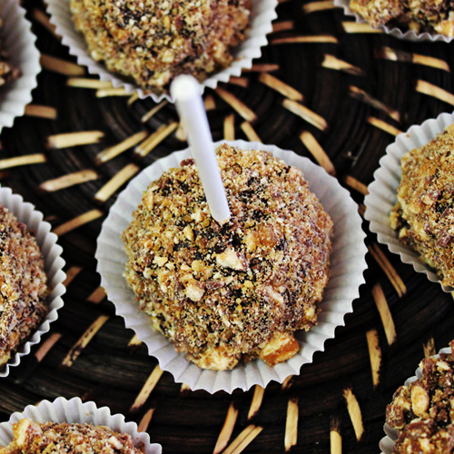 Snickers Cheesecake Pops 