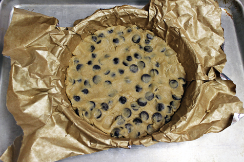Giant Chocolate Chip Cookie Cake 