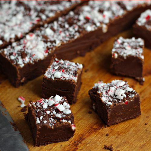 Peppermint Mocha Fudge recipe -- easy candy recipe that uses peppermint mocha coffee creamer (you could easily substitute your own favorite flavor)