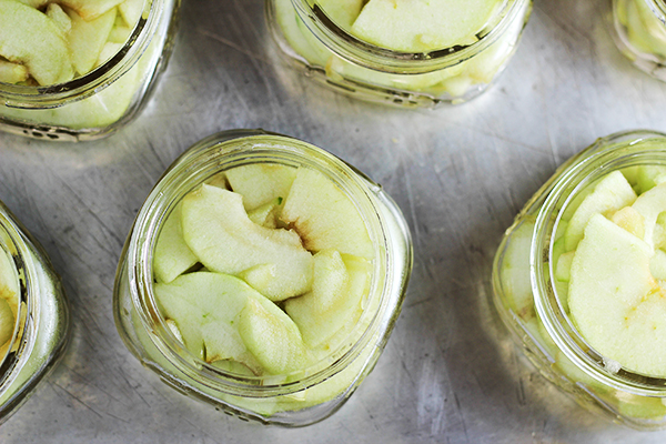 How to Make Apple Crumble in a Jar