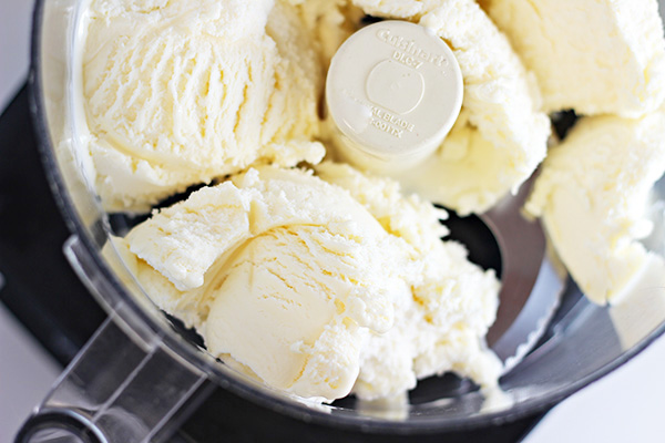 Easy Toasted Marshmallow Ice Cream Recipe 