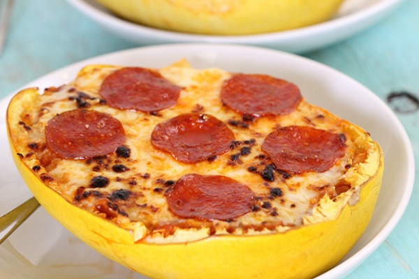 Spaghetti Squash Pizza Boats Recipe by Homemaking Hacks + more Easy Spaghetti Squash Recipes for Dinner!