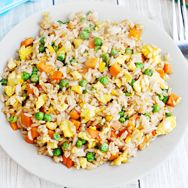 This super easy Fried Rice Recipe that only has 5 ingredients! 