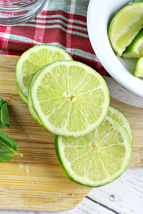 Sliced Lime for Cranberry Mojitos Cocktail Recipe