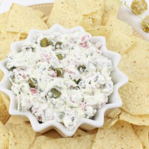 This 5 ingredient dip will be perfect for your Christmas party!