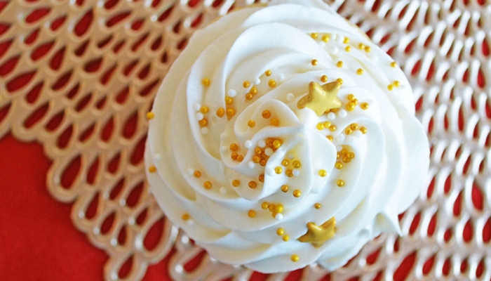 These New Year's Champagne cupcakes are the perfect dessert to have while you and your family ring the new year in!