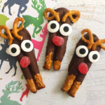 Check out this super easy recipe for Reindeer Pretzels!