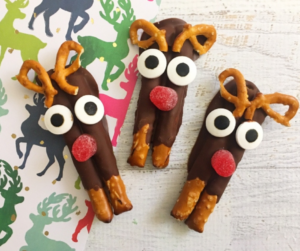 Check out this super easy recipe for Reindeer Pretzels!