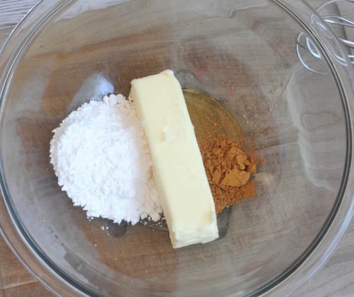 Mix Butter, Powered Sugar, Honey, and Cinnamon together to make the easiest Copycat Texas Roadhouse Butter!